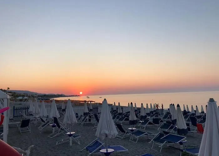 Il Bergamotto - Luxury With Pool, 5 Min From The Beach! アパート ジョイオーザ・イオーニカ